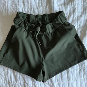 Lululemon On The Fly Luxtreme Shorts - Green